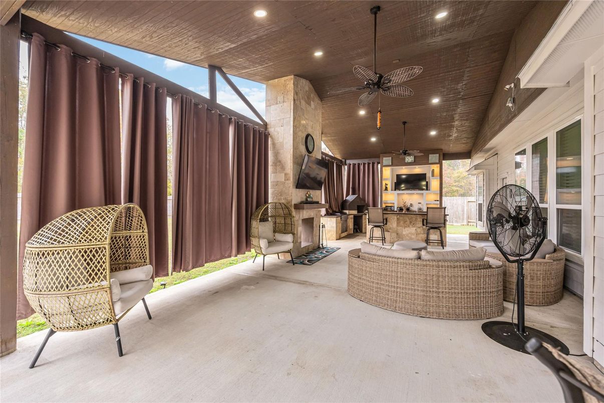 Exterior, Outdoor Kitchen, Recessed Lighting