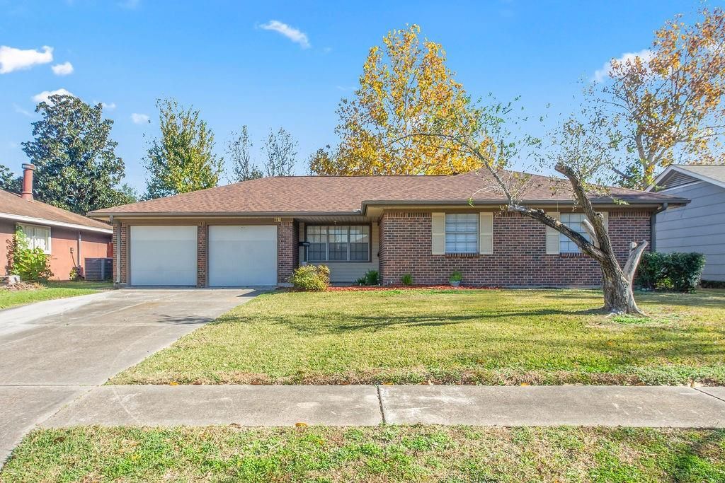 Attached, Exterior, Facade, Brick Facade, Ranch