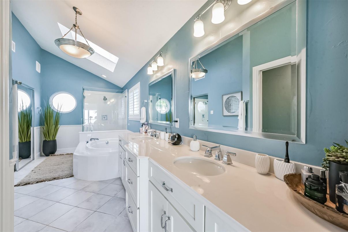 Bathroom, Dual Sink Vanities, Interior