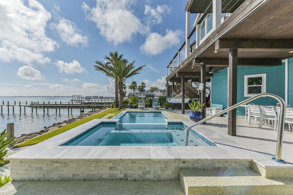 Exterior, Pool, Water