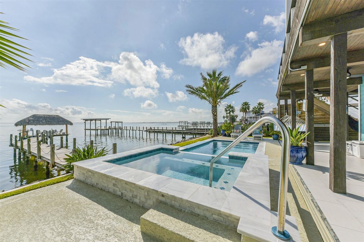 Exterior, Pool, Water