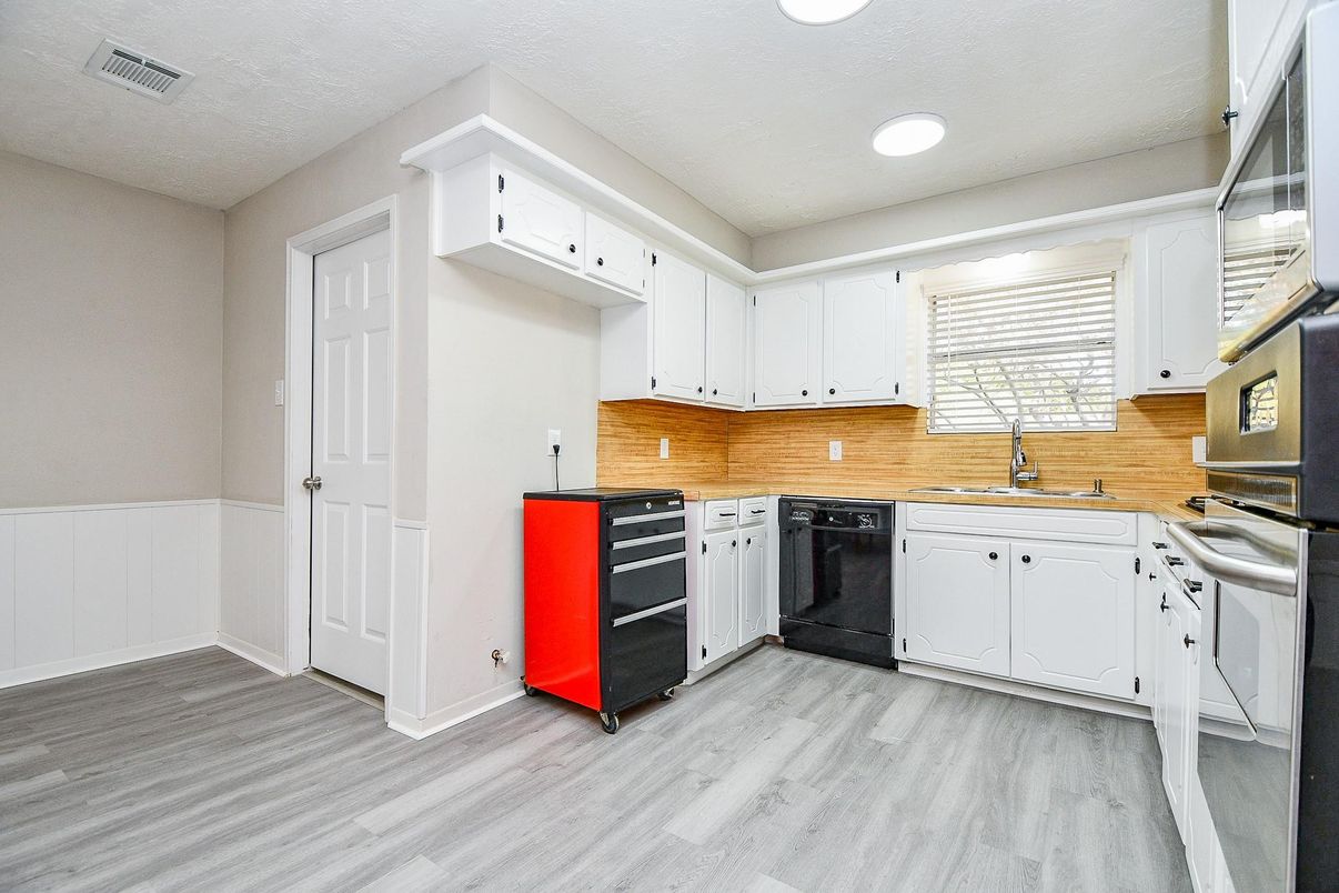 Interior, Kitchen, Recessed Lighting, Wood Texture Flooring