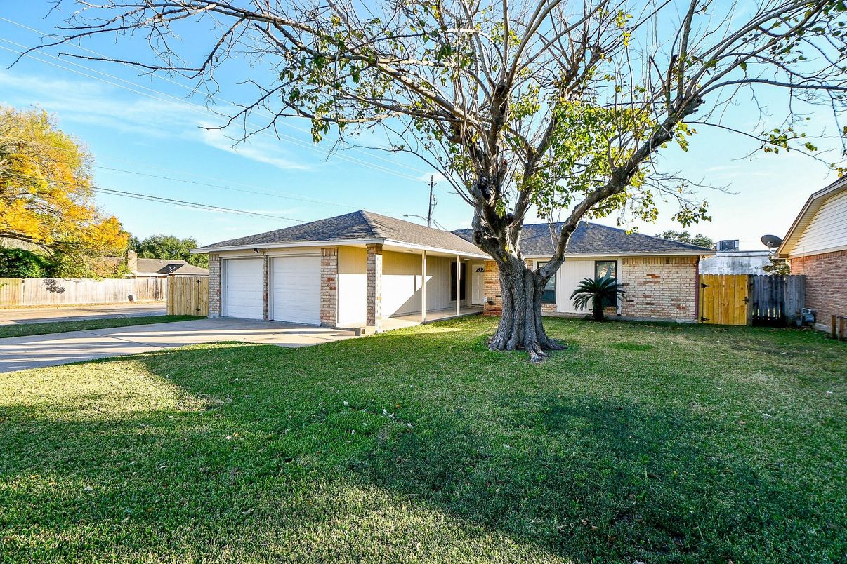Backyard, Detached Garage, Exterior