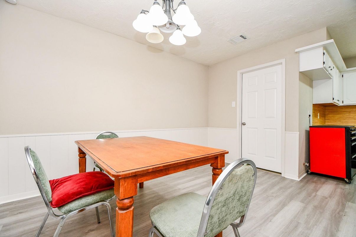 Chandelier, Interior, Wood Texture Flooring