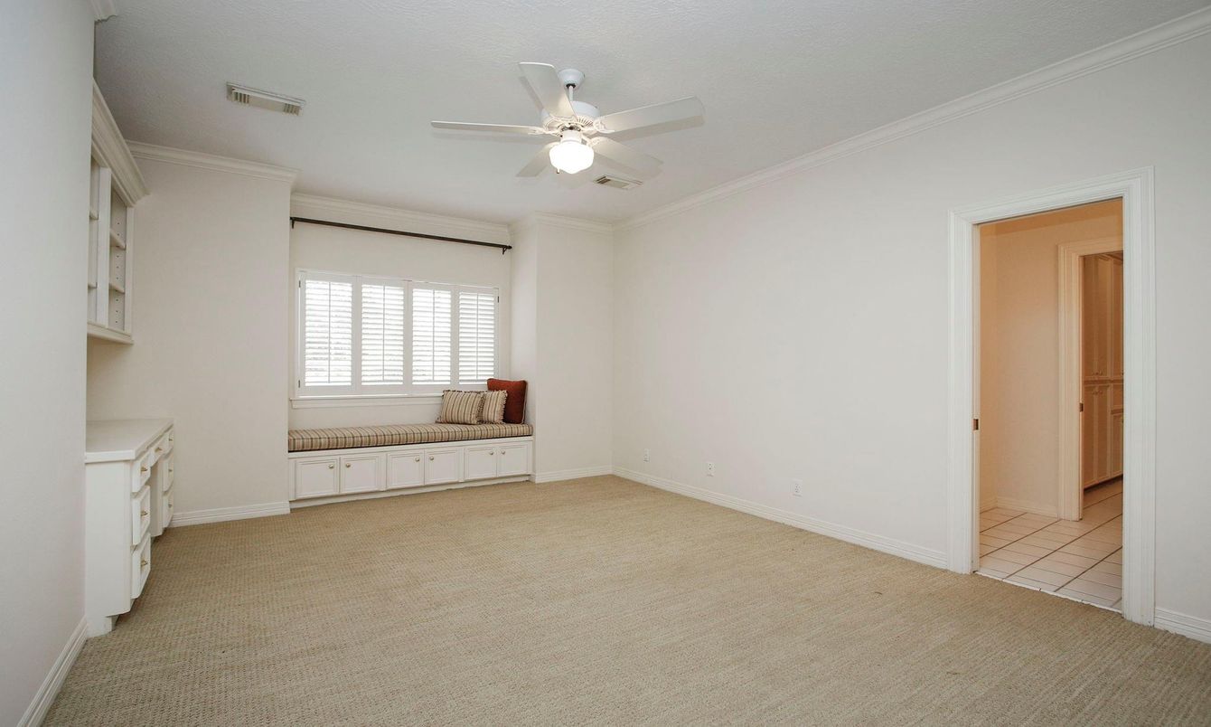 Empty room, Interior