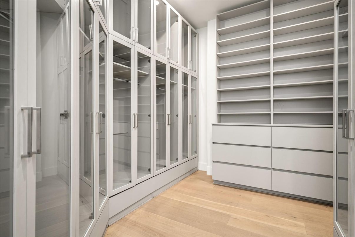 Interior, Walk-in Closets, Wood Texture Flooring