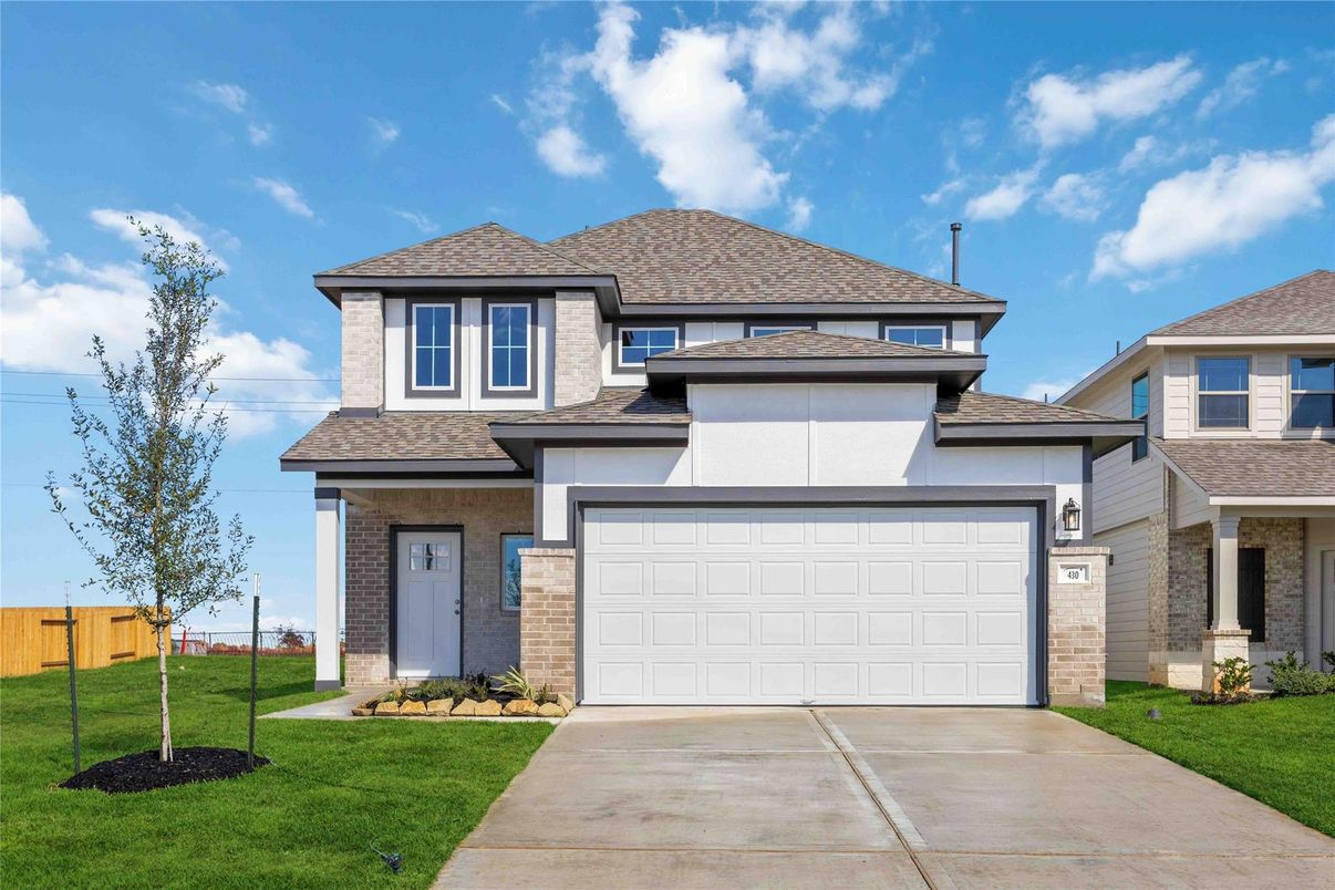 Attached, Exterior, Facade, Modern