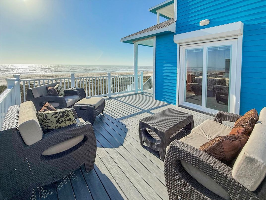 Exterior, Hot Tub, Water