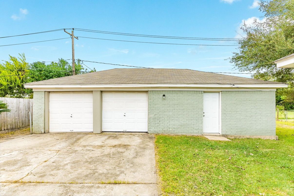 Detached Garage, Exterior