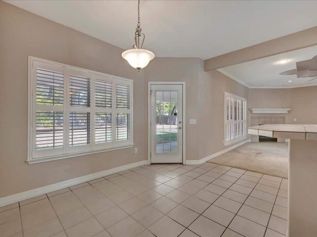 Empty room, Interior, Pendant Lights, Recessed Lighting