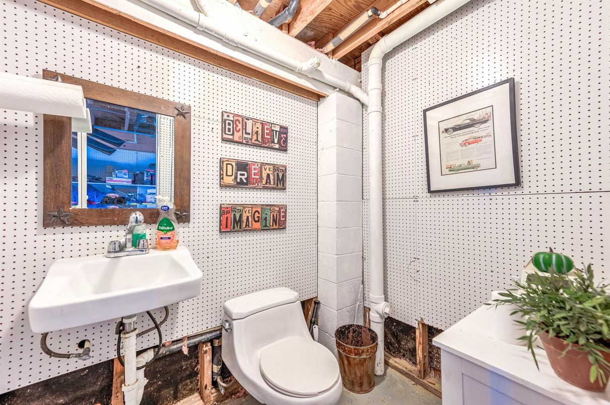 Bathroom, Interior, Wooden Beams