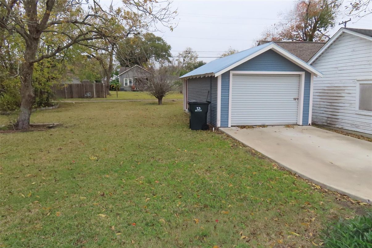 Backyard, Detached Garage, Exterior