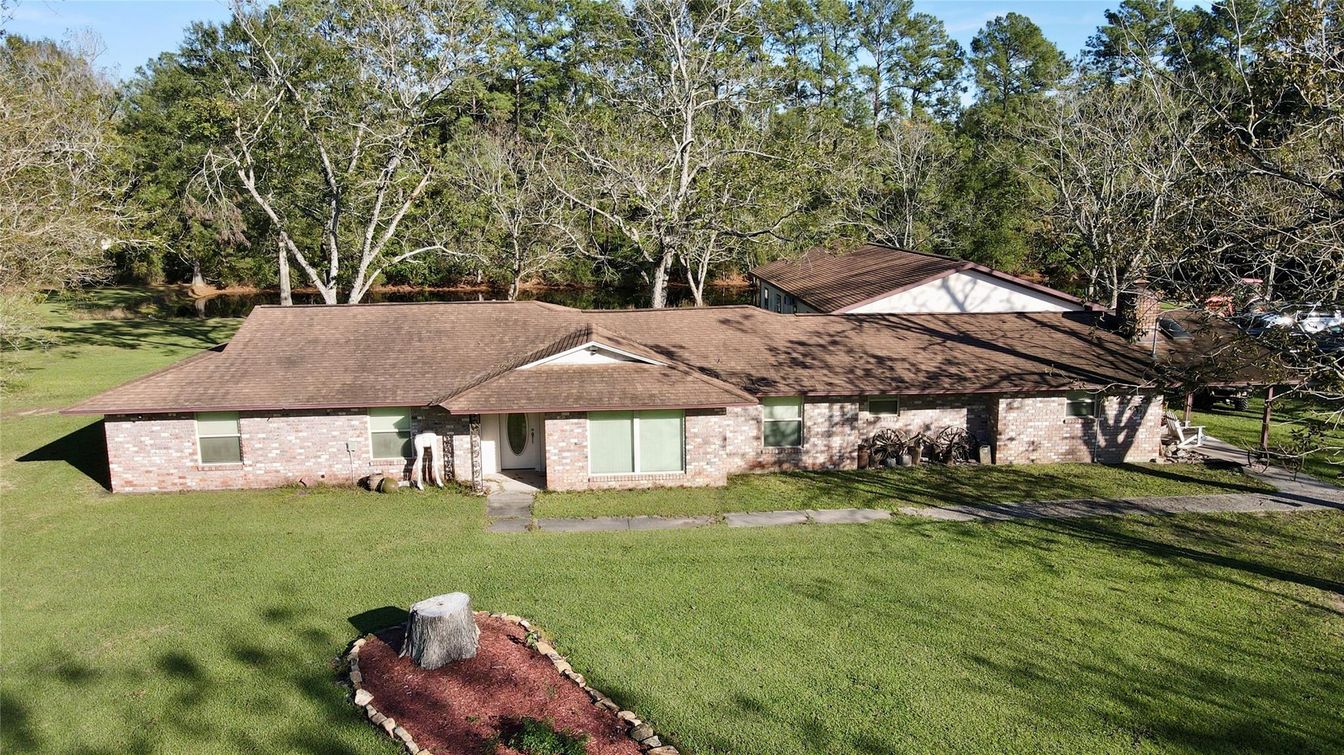 Backyard, Exterior, Facade, Brick Facade, Ranch