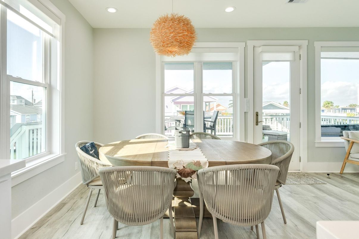 Dining room, Interior, Recessed Lighting, Wood Texture Flooring
