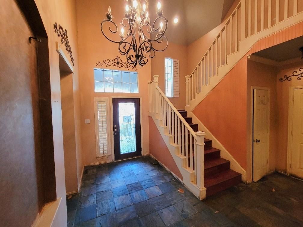 Chandelier, Interior