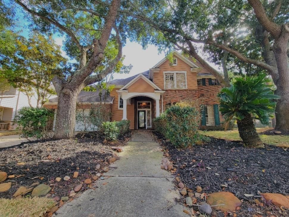 Exterior, Facade, Brick Facade, Brick Traditional