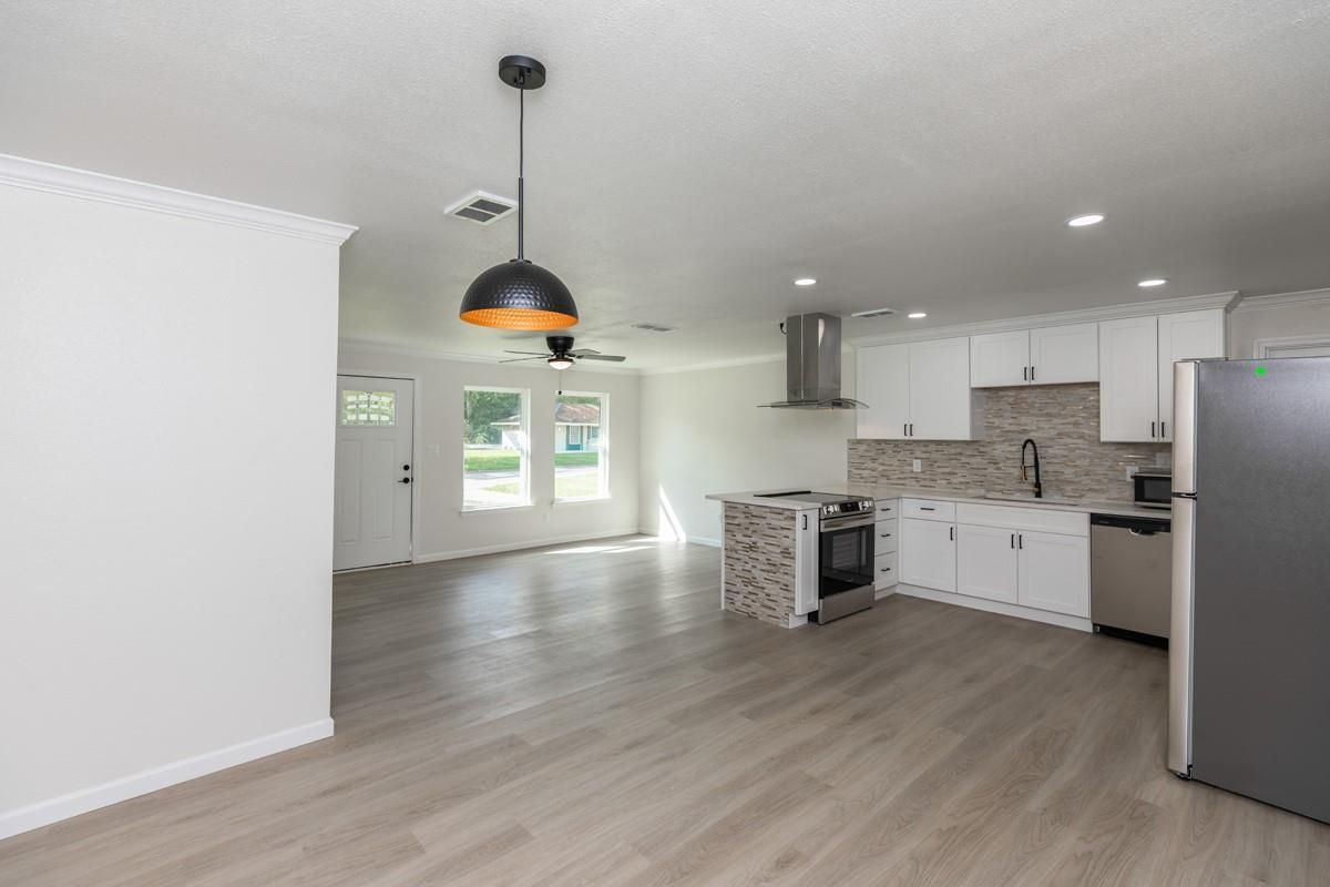 Interior, Kitchen, Pendant Lights, Recessed Lighting, Wood Texture Flooring