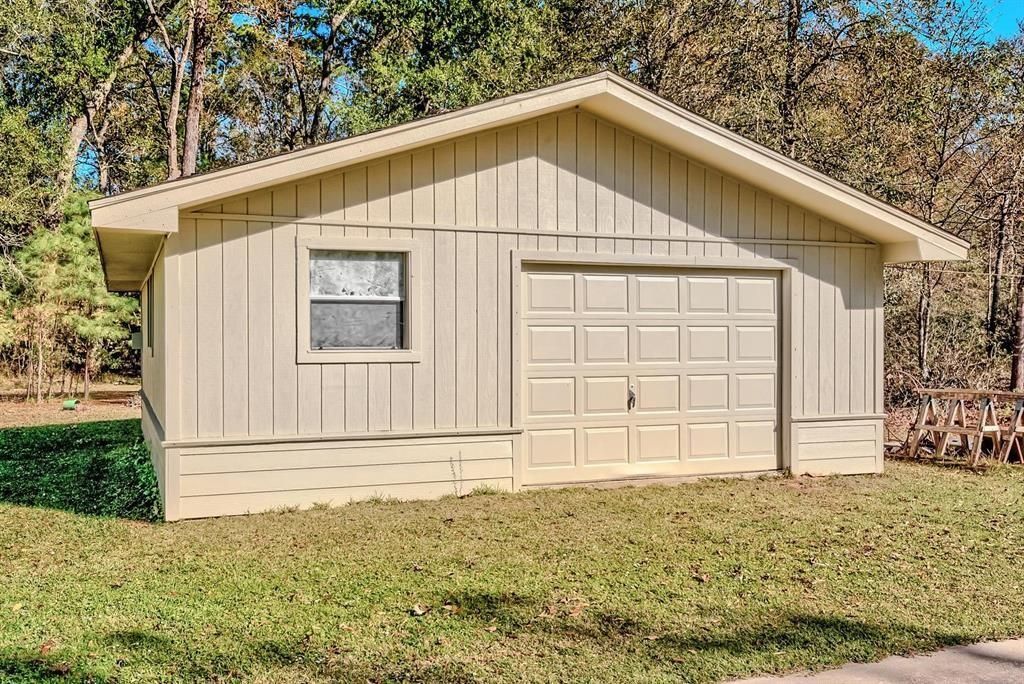 Detached Garage, Exterior