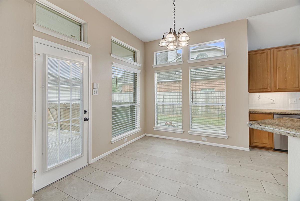 Chandelier, Empty room, Interior, Pendant Lights