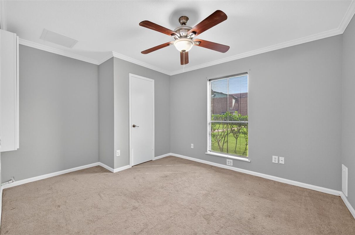 Empty room, Interior