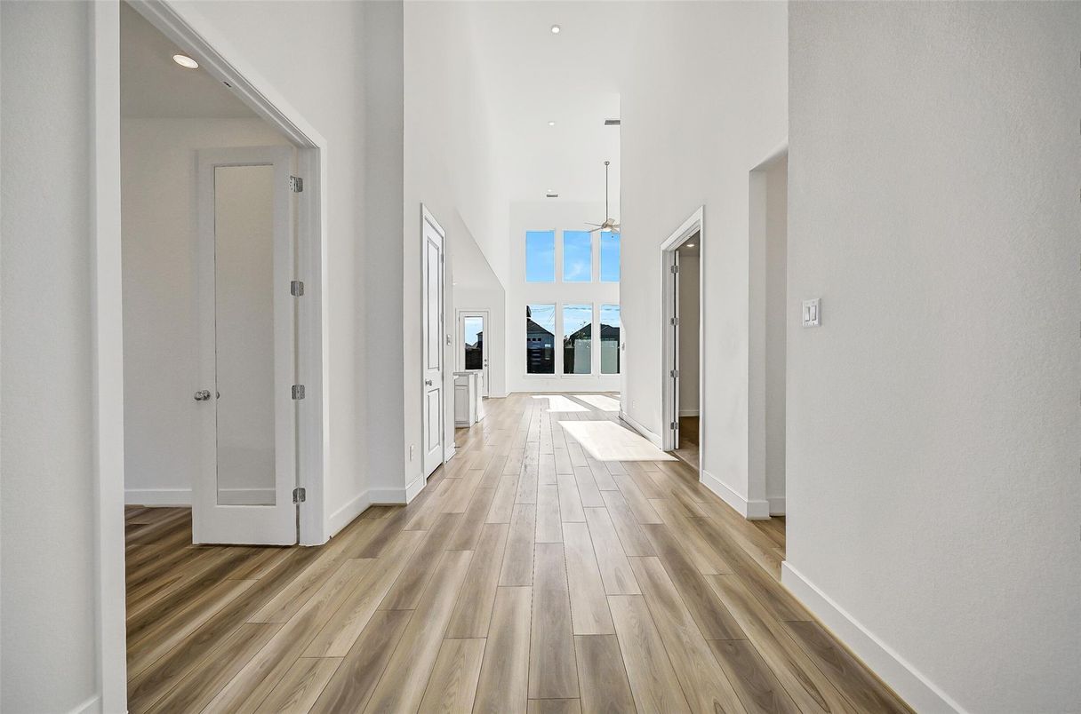 Interior, Pendant Lights, Recessed Lighting, Wood Texture Flooring