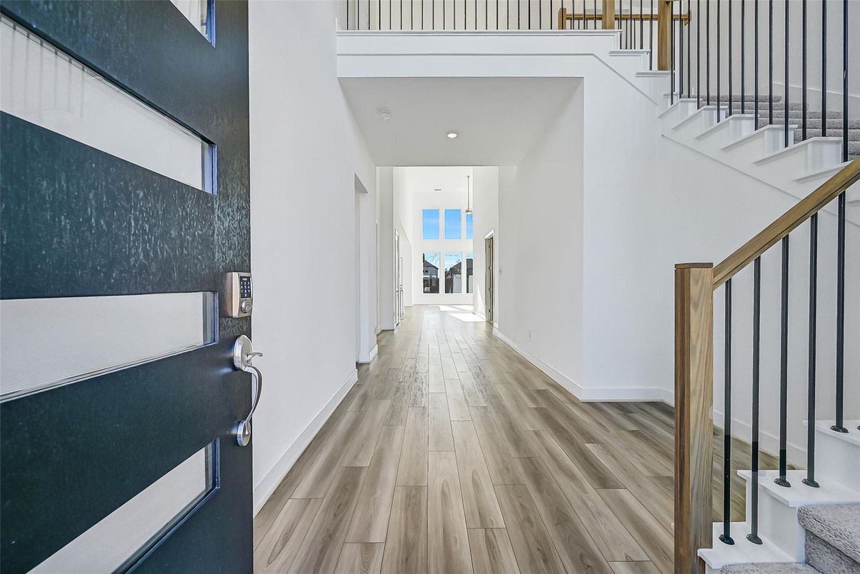 Interior, Recessed Lighting, Wood Texture Flooring