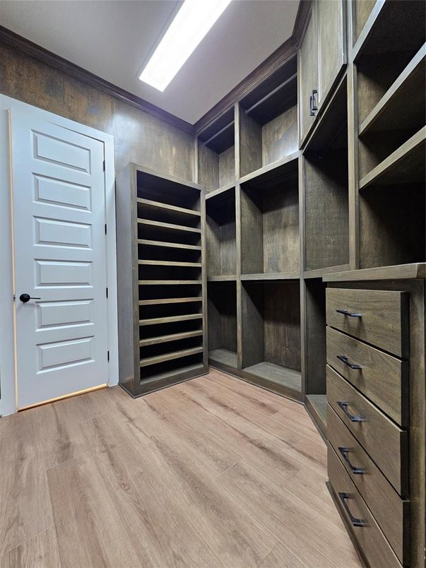 Interior, Walk-in Closets, Wood Texture Flooring