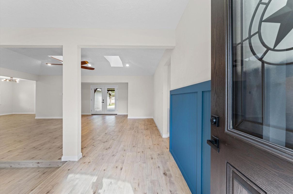 Interior, Recessed Lighting, Wood Texture Flooring