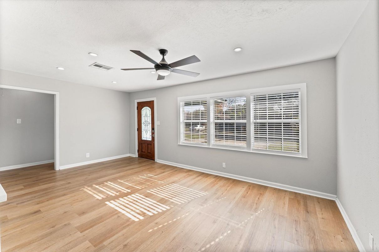 Empty room, Interior, Recessed Lighting, Wood Texture Flooring