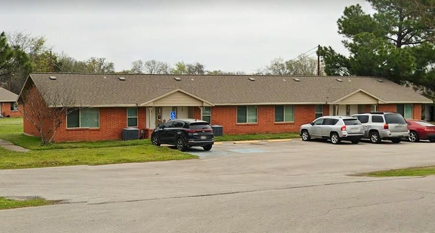 Exterior, Facade, Brick Facade, Ranch