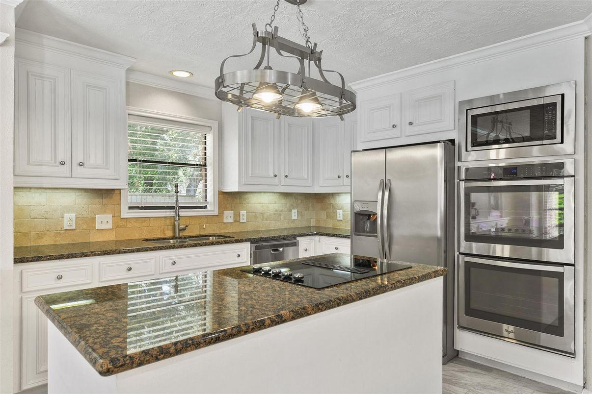 Interior, Kitchen, Pendant Lights, Recessed Lighting, Stainless Steel Appliances