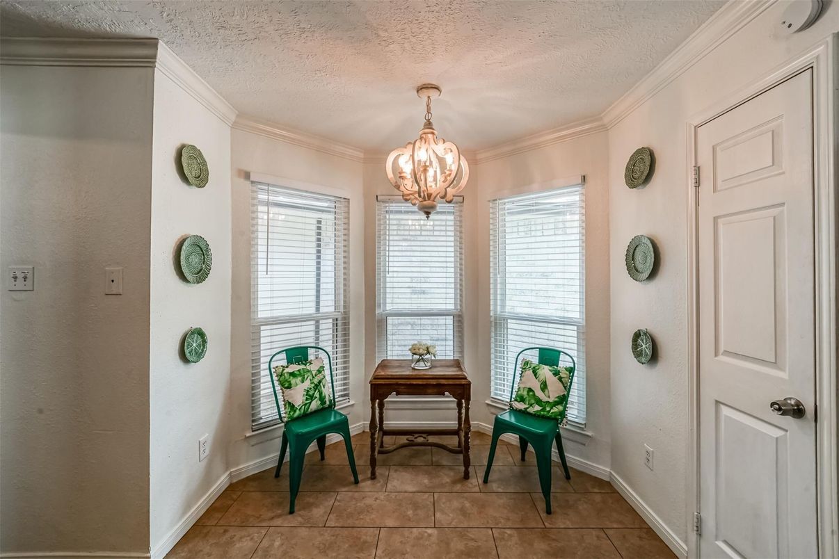 Chandelier, Interior