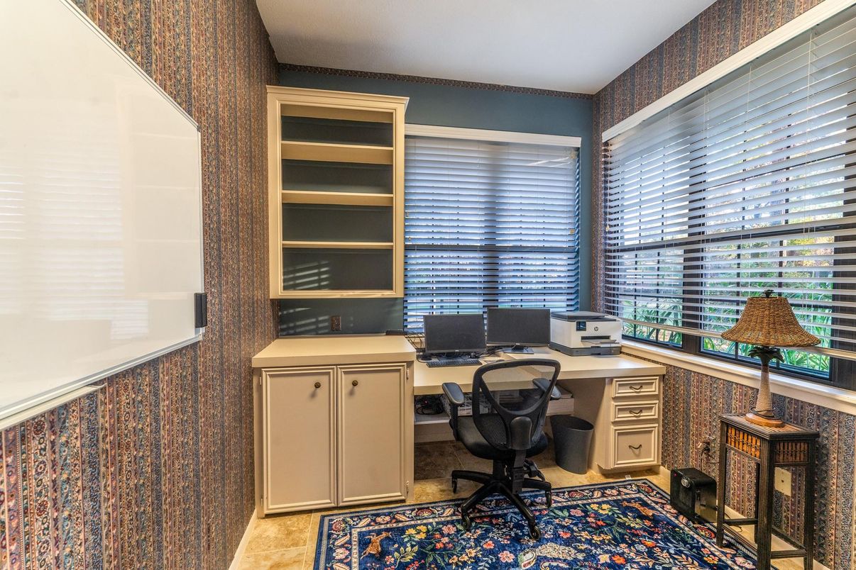 Home Office, Interior