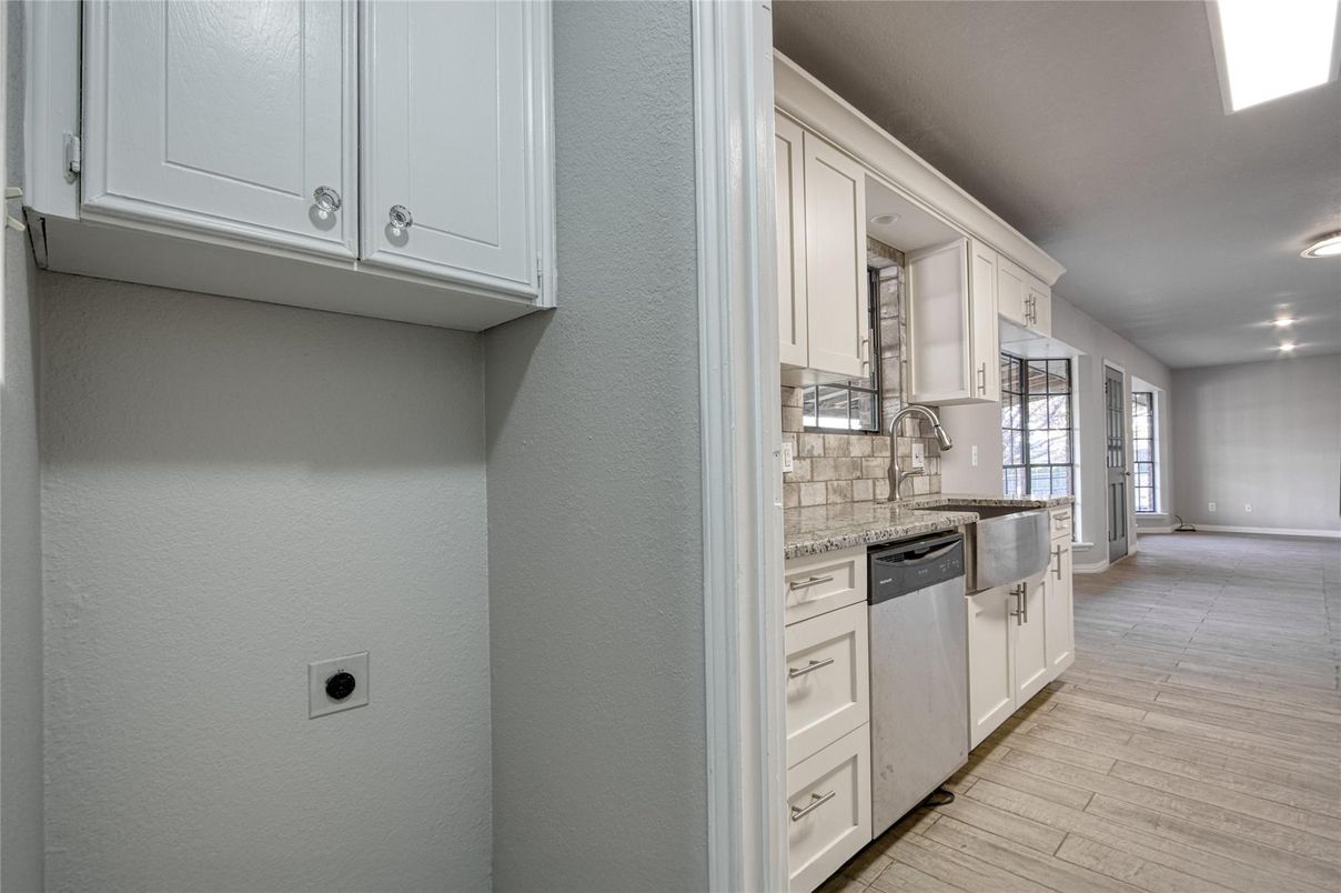 Interior, Kitchen, Recessed Lighting, Wood Texture Flooring