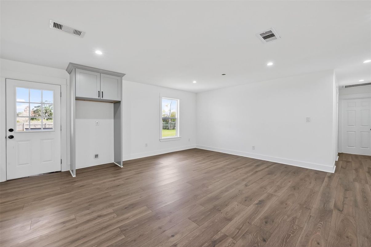 Empty room, Interior, Recessed Lighting, Wood Texture Flooring
