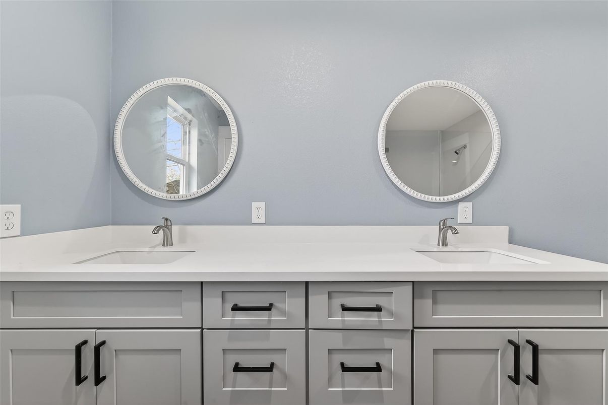 Bathroom, Dual Sink Vanities, Interior