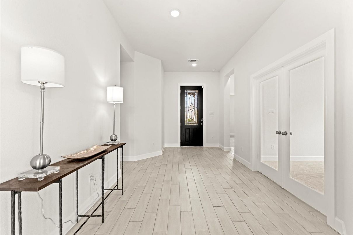 Interior, Recessed Lighting, Wood Texture Flooring