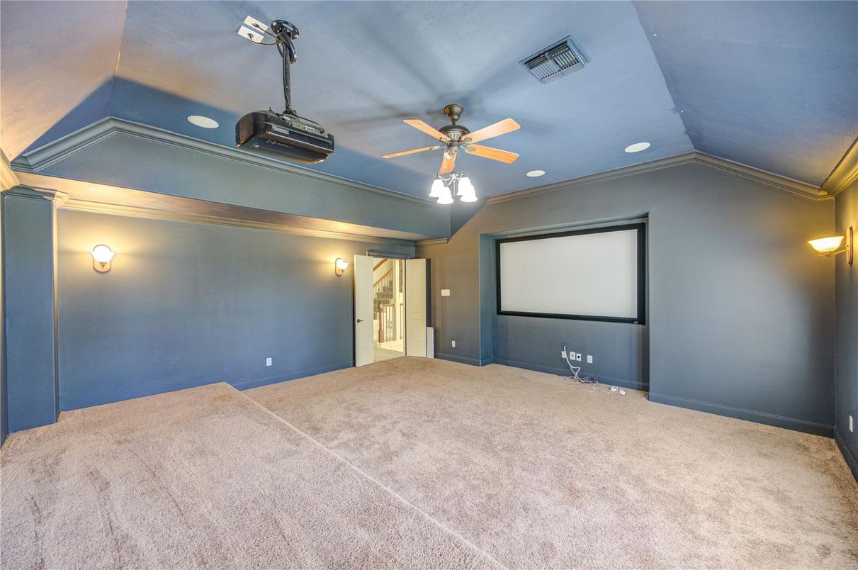 Empty room, Interior, Projection Screen, Recessed Lighting, Theatre Room