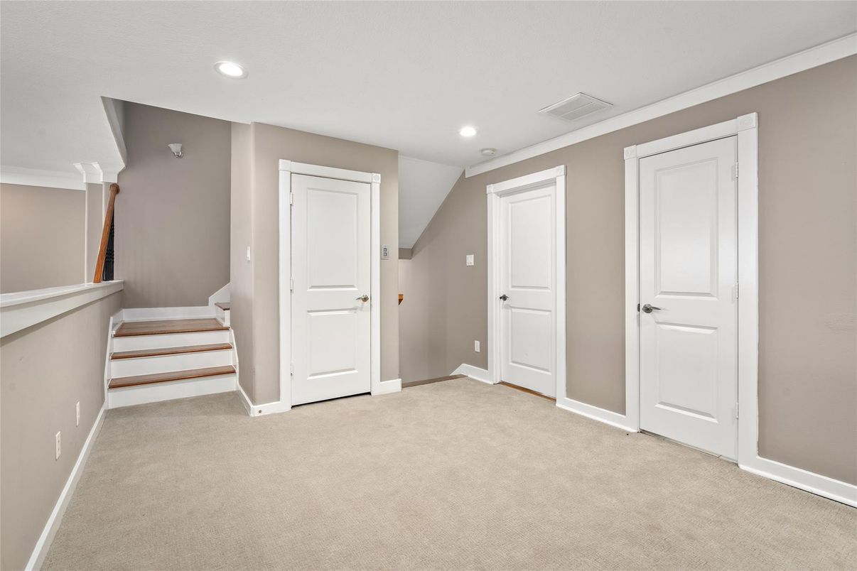 Empty room, Interior, Recessed Lighting