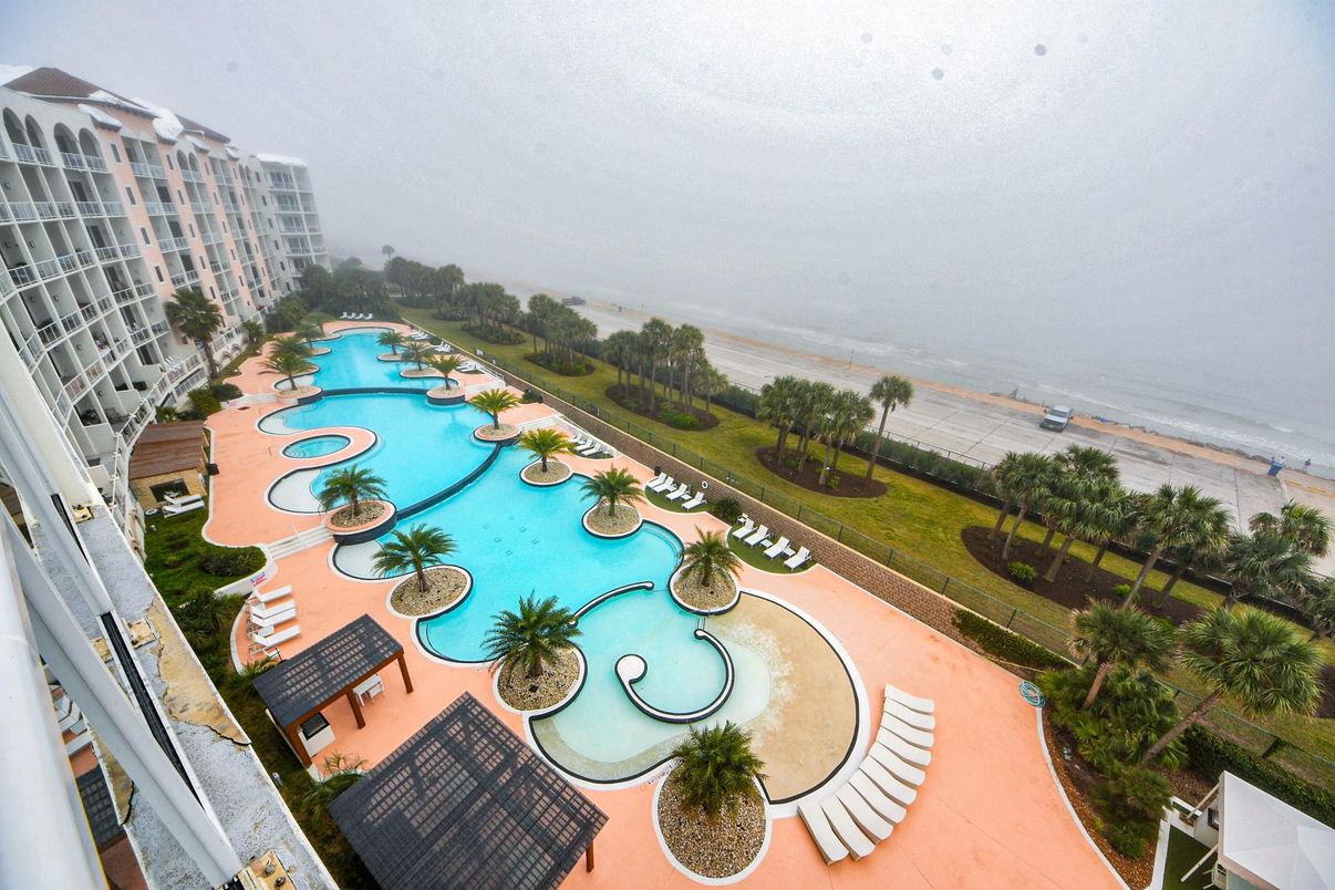 Exterior, Pool, Water