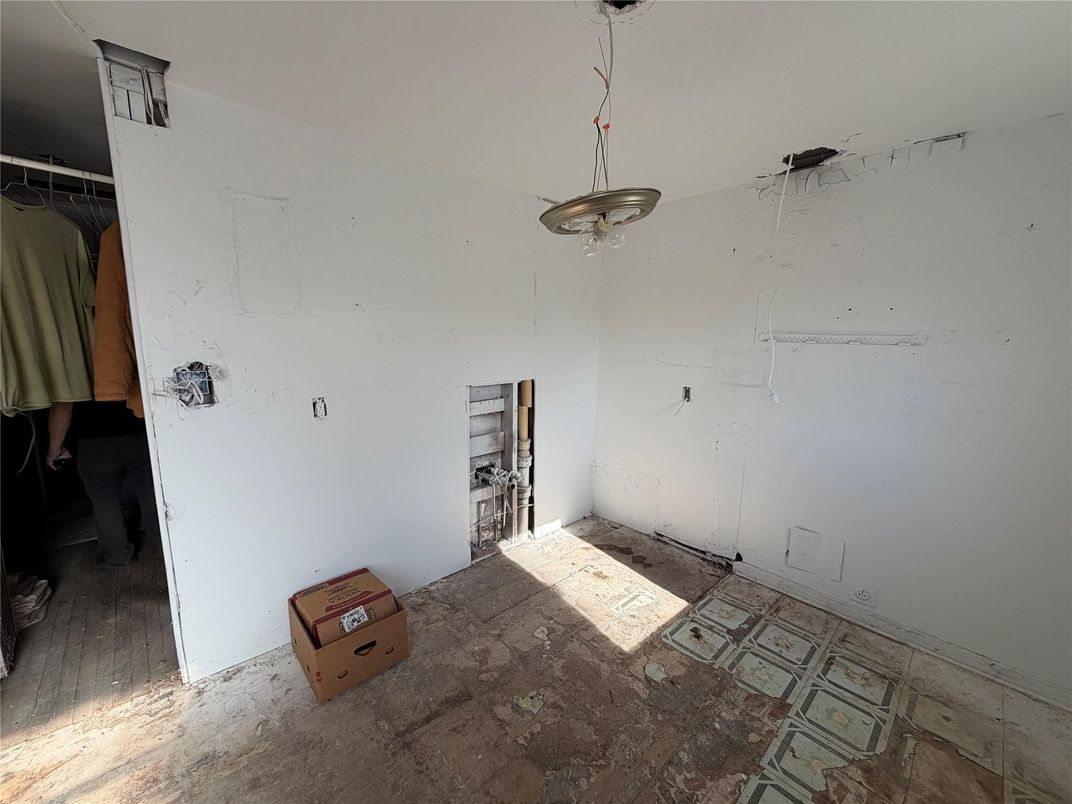Empty room, Interior, Pendant Lights