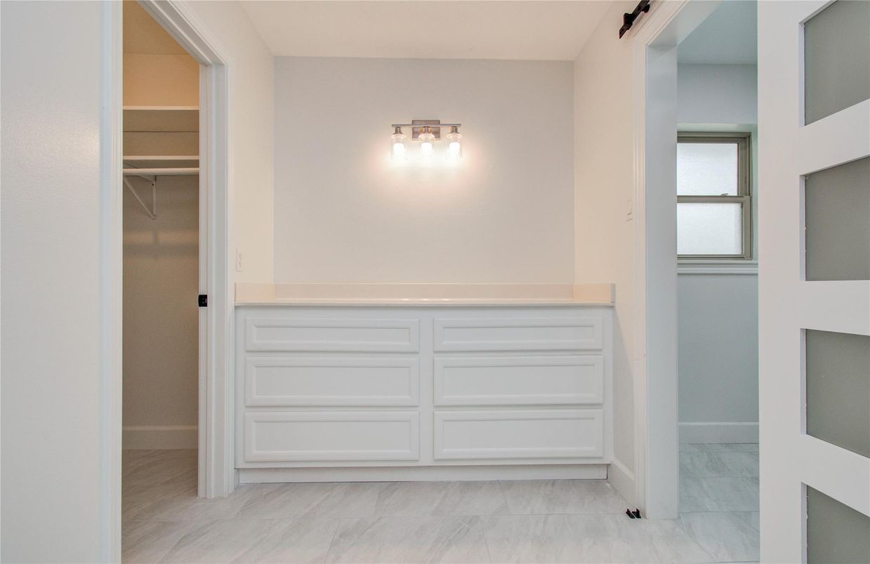 Interior, Marble, Walk-in Closets