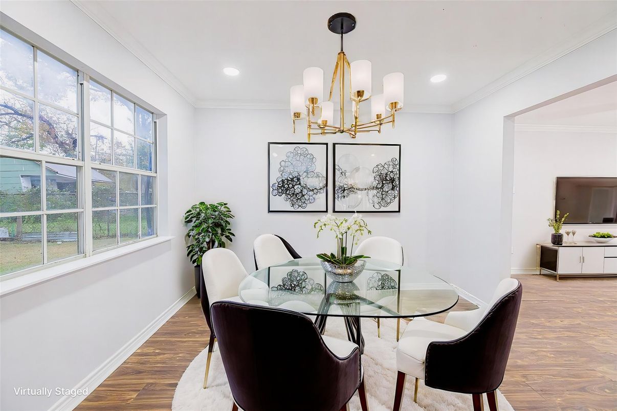 Chandelier, Dining room, Interior, Recessed Lighting, Wood Texture Flooring