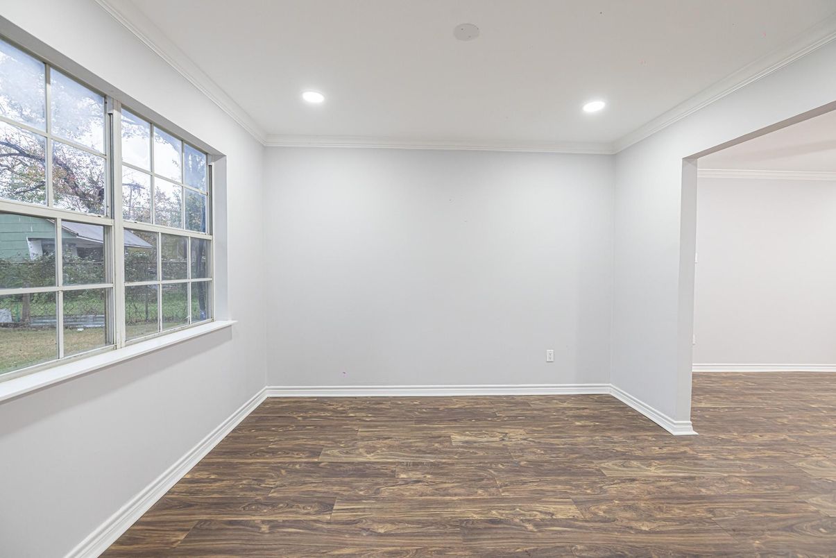 Empty room, Interior, Recessed Lighting, Wood Texture Flooring