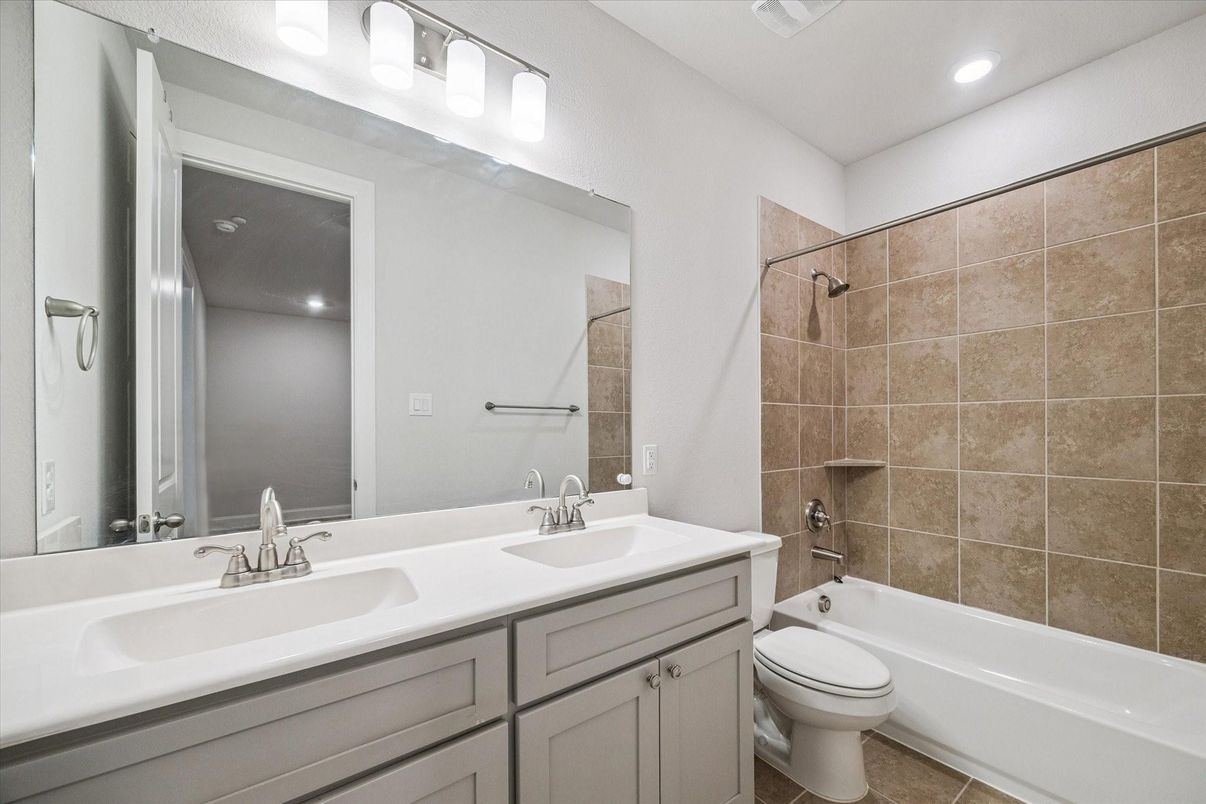 Bathroom, Dual Sink Vanities, Interior, Recessed Lighting