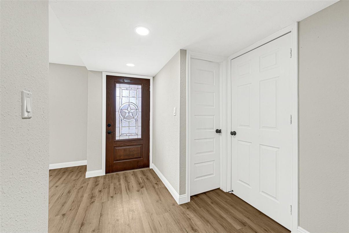 Interior, Recessed Lighting, Wood Texture Flooring