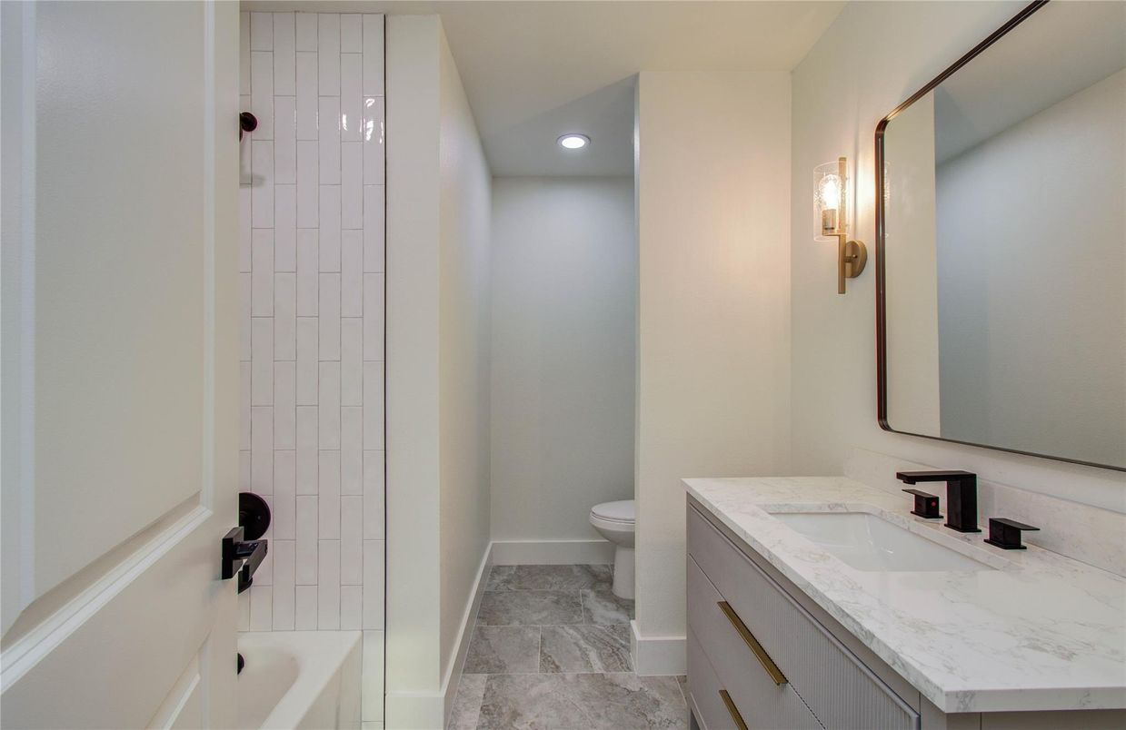 Bathroom, Interior, Recessed Lighting