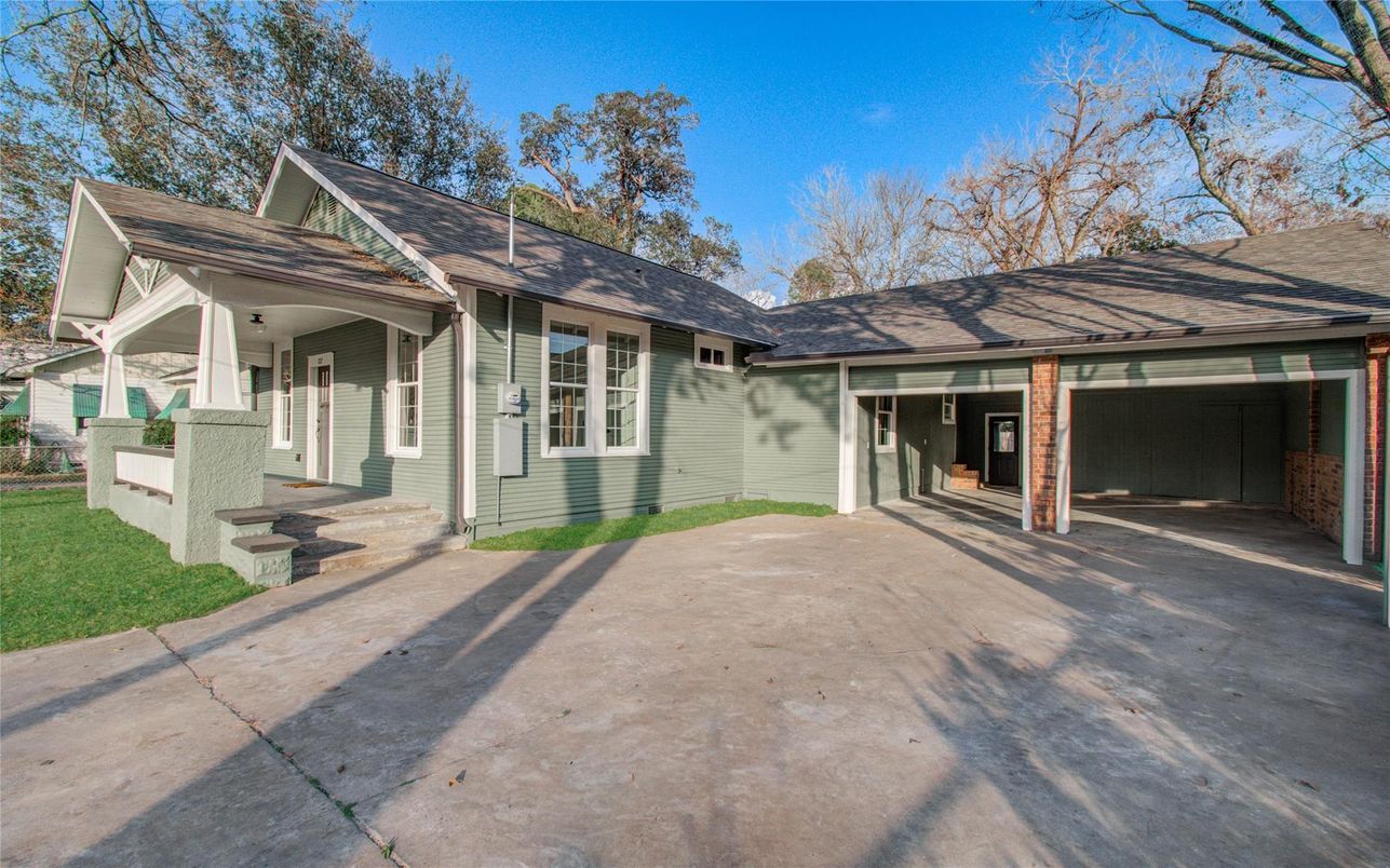 Exterior, Facade, Ranch