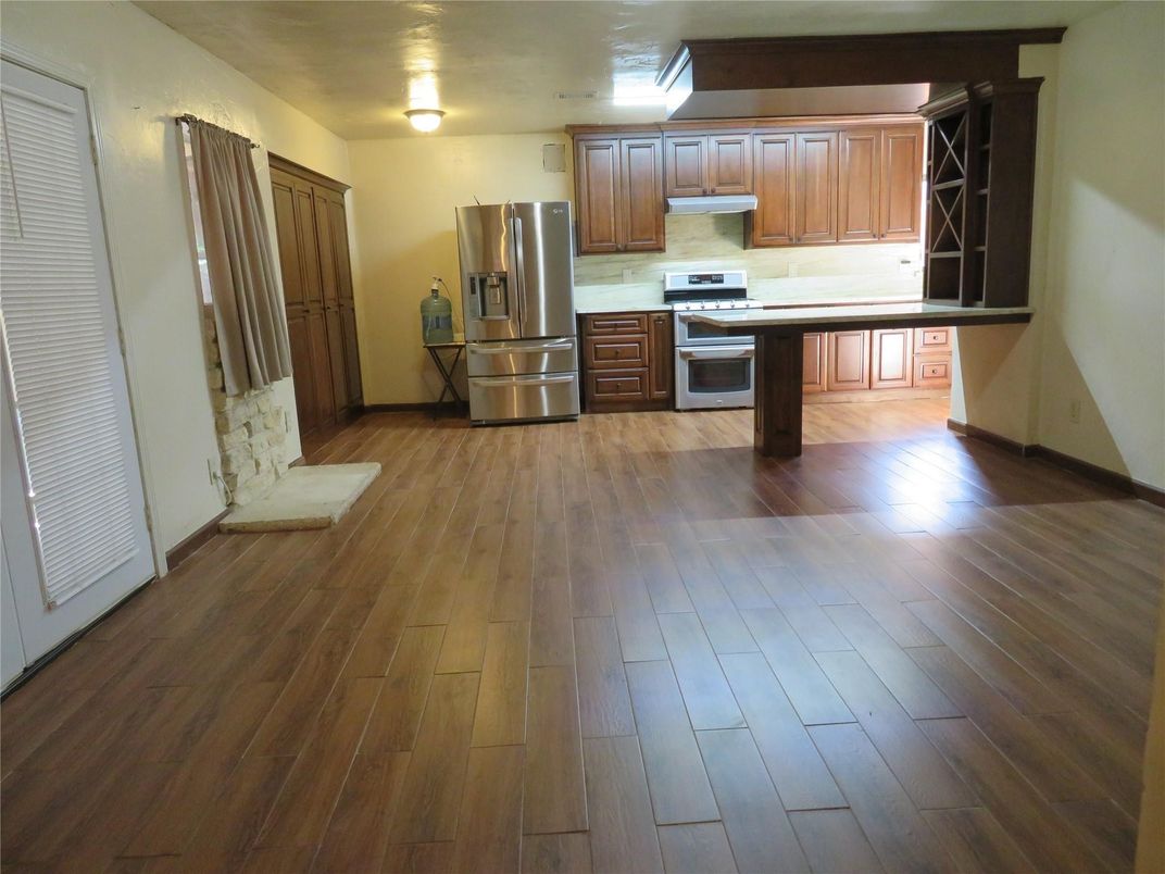 Interior, Kitchen, Stainless Steel Appliances, Wood Texture Flooring