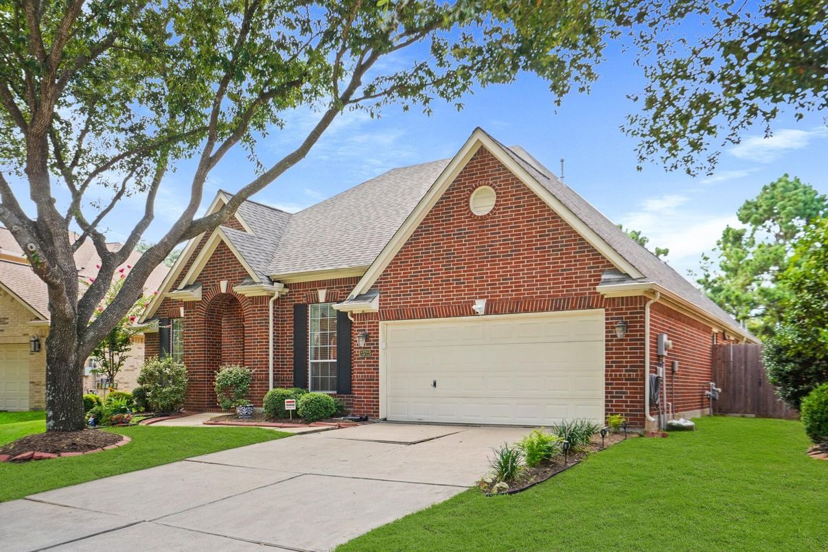 Attached, Exterior, Facade, Brick Facade, Brick Traditional